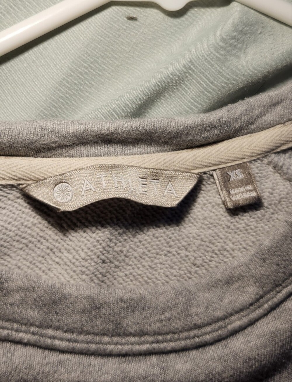 Aritzia Gray Men's Sweatshirt - Comfortable Everyday Pullover